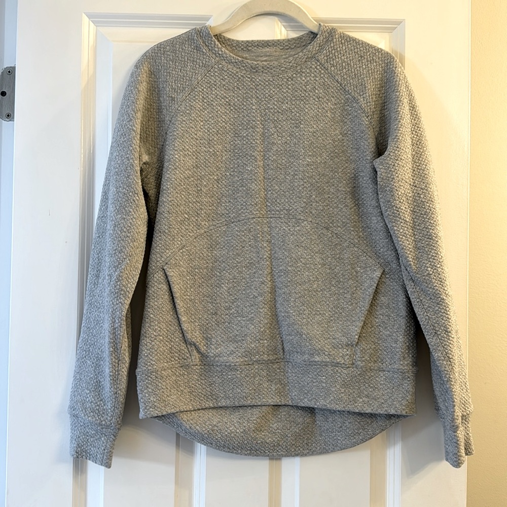 Lululemon kangaroo pocket heather grey texture sweatshirt size 6 EUC